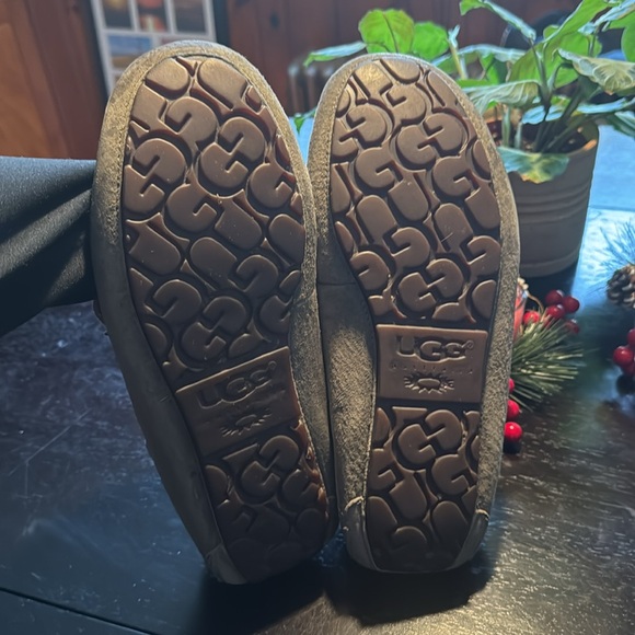 Ugg slippers - Picture 4 of 5